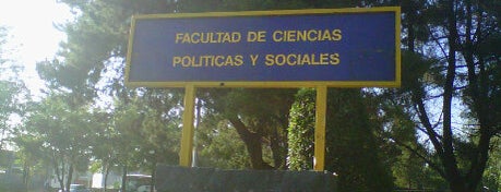 Facultad de Ciencias Políticas y Sociales is one of Facultades.