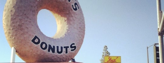 Randy's Donuts is one of La-La Land Badge #4sqCities #VisitUS Los Angeles.
