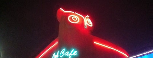 Owl Cafe is one of Tempat yang Disukai Valerie.