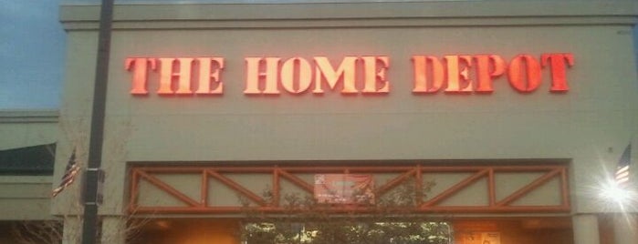 The Home Depot is one of Momo'nun Beğendiği Mekanlar.