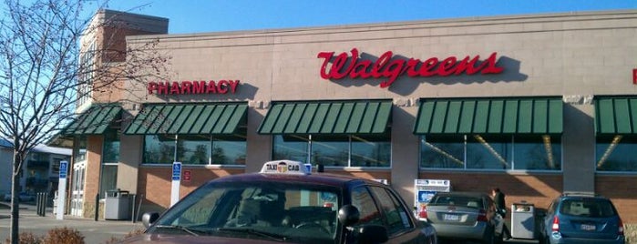 Walgreens is one of Orte, die Dana gefallen.