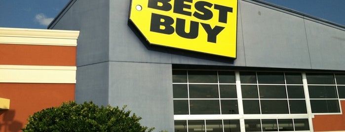 Best Buy is one of Rodneyさんのお気に入りスポット.