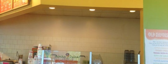 Jamba Juice is one of สถานที่ที่ Bryan ถูกใจ.