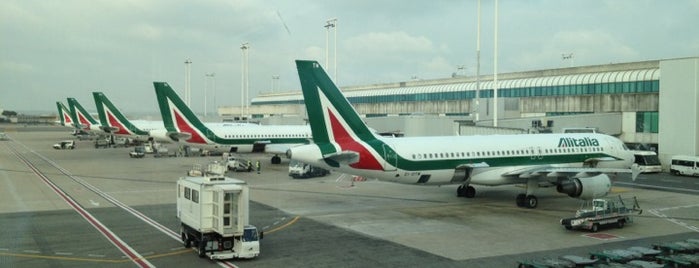 Rome-Fiumicino Airport (FCO) is one of Roma.