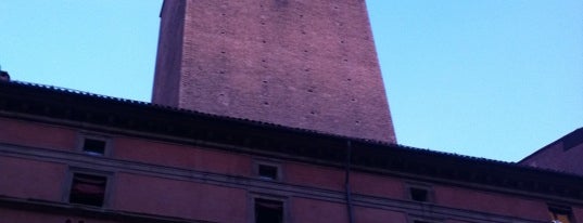 Torre degli Scappi is one of Torri di Bologna.