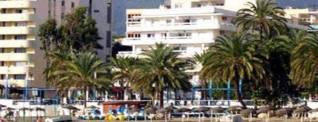 Aparthotel Puerto Azul is one of Hoteles recomendados en Marbella.