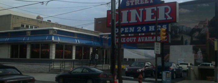 Broad Street Diner is one of Tarryn’s Liked Places.