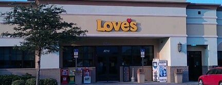 Love's Travel Stop is one of Locais curtidos por Courtney.