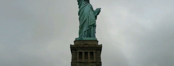 Freiheitsstatue is one of If You're A Tourist in NYC....