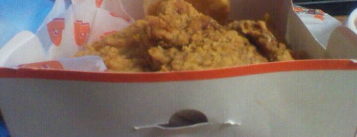Popeyes Louisiana Kitchen is one of Rebeccaさんのお気に入りスポット.