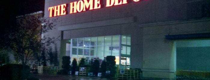The Home Depot is one of Tempat yang Disukai Gaston.