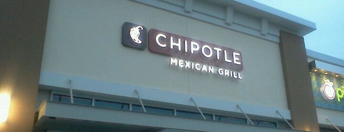 Chipotle Mexican Grill is one of สถานที่ที่ Alex ถูกใจ.