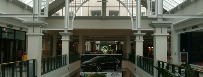 The Fashion Mall at Keystone is one of Tempat yang Disukai Scott.