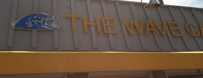 The Wave Cafe is one of สถานที่ที่ Jacque ถูกใจ.