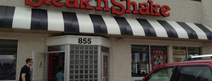 Steak 'n Shake is one of Orte, die Esther gefallen.