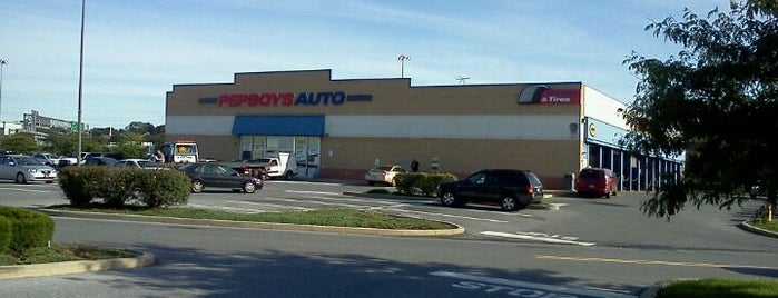 Pep Boys Auto Parts & Service is one of สถานที่ที่ Chrissy ถูกใจ.