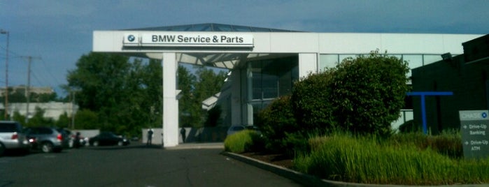 BMW of Greenwich and BMW of Mamaroneck Service is one of Tempat yang Disukai Em.