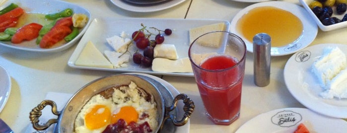 Emirgan Sütiş is one of Top picks for Breakfast Spots.
