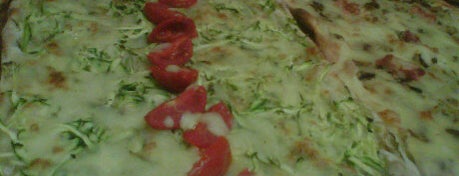 pizza e kebab is one of Locais curtidos por Daniele.