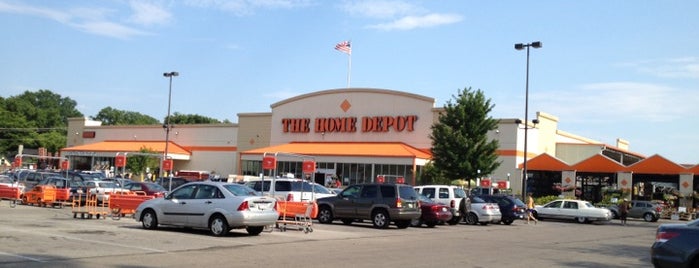 The Home Depot is one of Tempat yang Disukai Raquel.