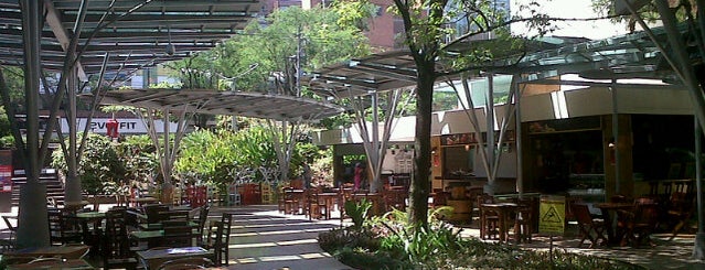 Sao Paulo Plaza is one of places in medellín.