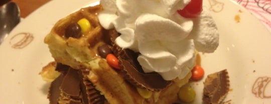 Friendly's is one of Daveさんのお気に入りスポット.