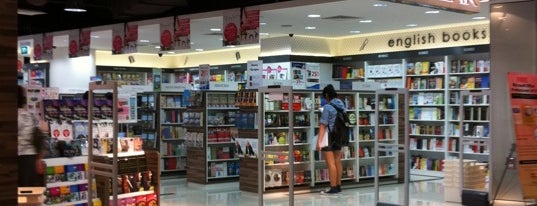 Popular Bookstore is one of Locais curtidos por Gerry.