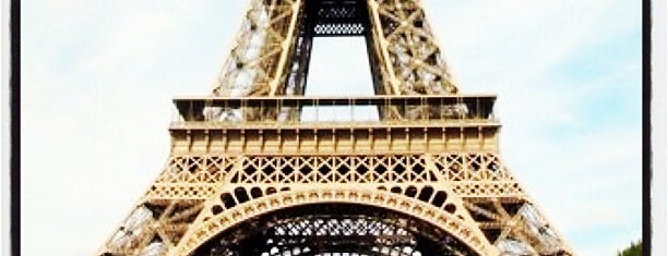 Menara Eiffel is one of Must-See Attractions in Paris.