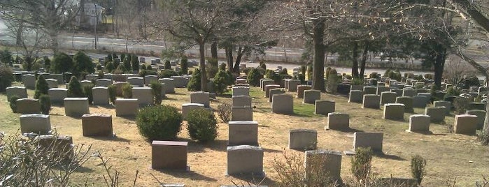 Sleepy Hollow Cemetery is one of Tempat yang Disukai Gunsser.