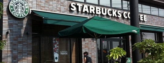 Starbucks is one of 夜中まで開いてるスタバ.