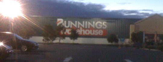 Bunnings Warehouse is one of Lugares favoritos de Josh.