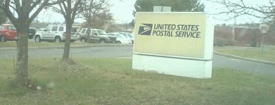 US Post Office is one of Tempat yang Disukai John.