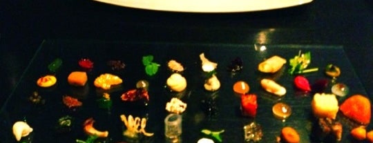 Alinea is one of Places to try.