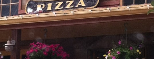 Beau Jo's Pizza is one of Lugares favoritos de Jacquie.