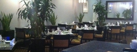 Ariana Restaurant and Lounge is one of Locais curtidos por Sergio M. 🇲🇽🇧🇷🇱🇷.