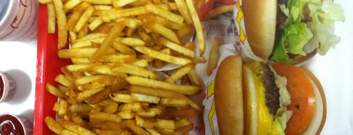 In-N-Out Burger is one of Locais curtidos por otherstranger.