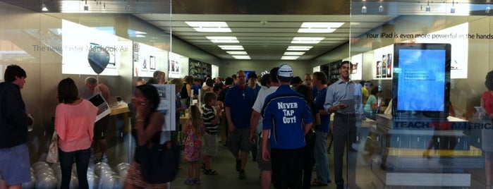 Apple Natick Collection is one of US Apple Stores.