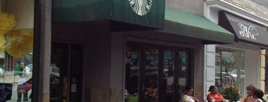 Starbucks is one of Tempat yang Disukai Ramsen.