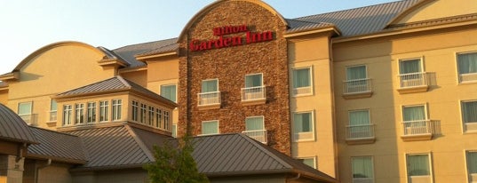 Hilton Garden Inn is one of Tempat yang Disukai David.