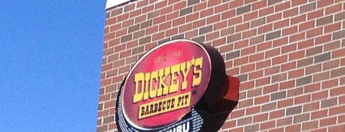 Dickey's Barbecue Pit is one of Locais curtidos por Judah.