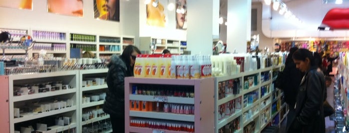 Cosmetics Market is one of Coolplaces Nyc.