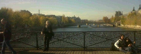 Pont des Arts is one of Le 1er Arrondissement de Paris.