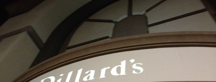Dillard's is one of Sandro'nun Beğendiği Mekanlar.