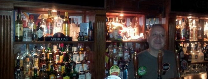 Jarritus Irish Pub is one of Posti che sono piaciuti a Cansu.