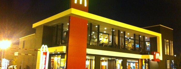 McDonald's is one of Locais salvos de !!!NiZaM®.