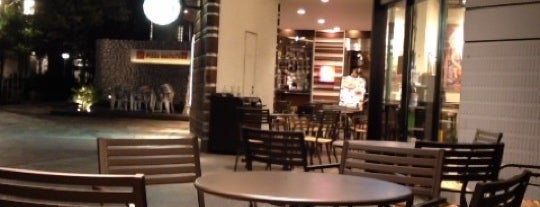 Starbucks is one of Orte, die Gianni gefallen.