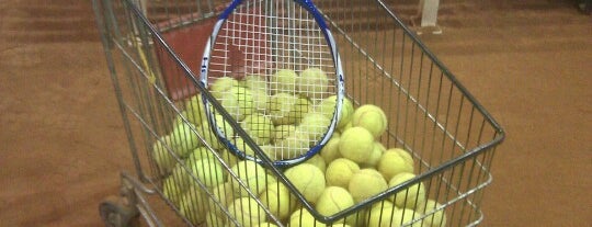 Теннисный клуб "Ладога" is one of Anastasiyaさんの保存済みスポット.