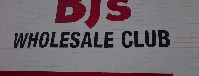 BJ's Wholesale Club is one of Tempat yang Disukai Tammy.