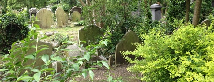 Highgate Cemetery is one of North London to-do list.
