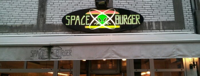 Space Burger is one of Burgerbrater.